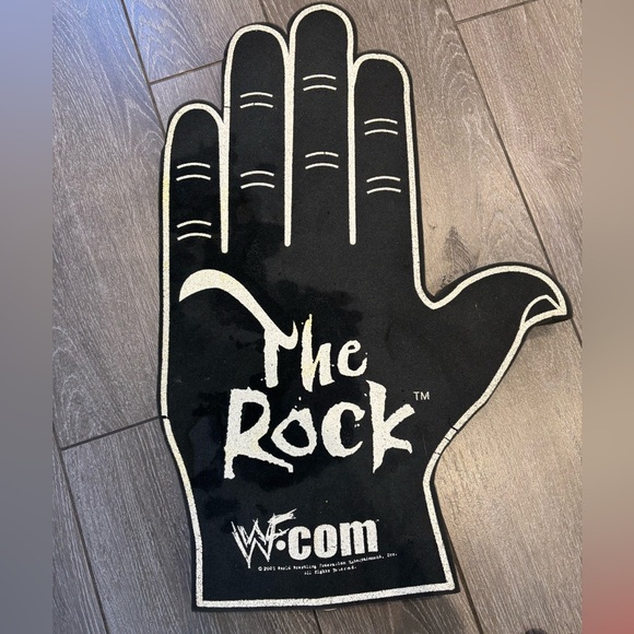 🔴SOLD🔴The rock foam finger - Picture 2 of 3